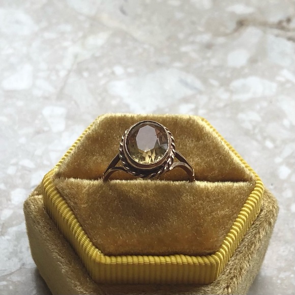Vintage Oval Citrine Yellow Gold Ring - Picture 11 of 11